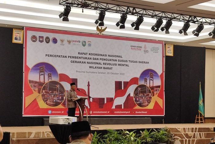 Menko PMK Muhadjir Effendy dalam Rakornas Percepatan Pembentukan dan Penguatan Gugus Tugas Daerah Gerakan Nasional Revolusi Mental Sumber: https://mediaindonesia.com/humaniora/532487/indeks-pencapaian-revolusi-mental-akan-diumumkan-desember-mendatang